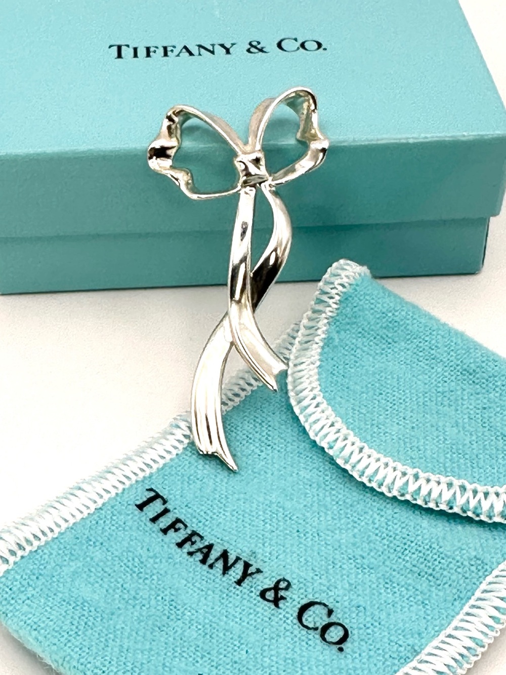Tiffany & Co VINTAGE 1985 Sterling Silver Ribbon Bow Brooch Pin